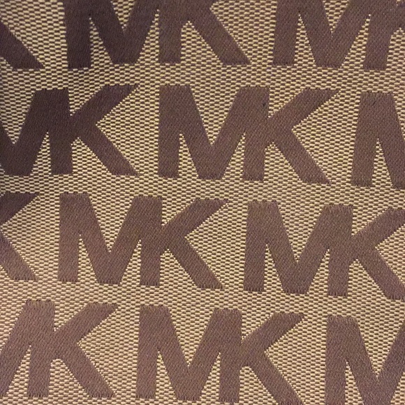 Michael Kors - Picture 2 of 3